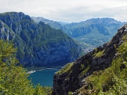 30 sotto a picco. il lago...